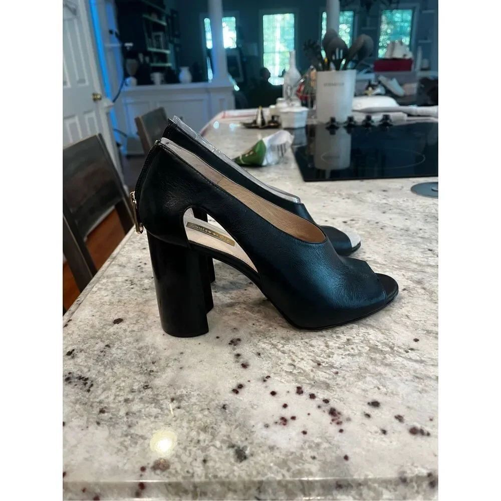 Louise et Cie Katarina Black Leather Cut Out Peep Toe Pump sz 10 NWOT